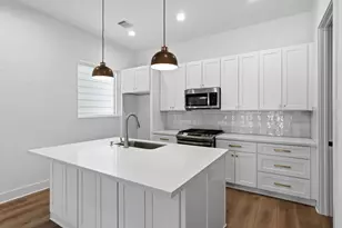 2806 Versailles Oak Ln, Houston, TX 77092 - Photo 6