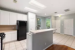 229 E Summerhaze Circle, The Woodlands, TX 77382 - Photo 12
