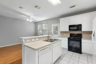 229 E Summerhaze Circle, The Woodlands, TX 77382 - Photo 12