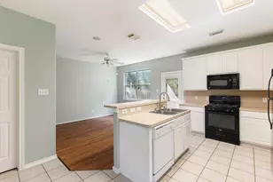 229 E Summerhaze Circle, The Woodlands, TX 77382 - Photo 8