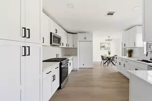 303 E Fair Harbor Ln, Houston, TX 77079 - Photo 12