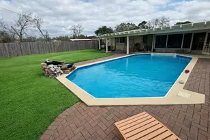 614 Sunset Ln, La Marque, TX 77568 - Photo 2