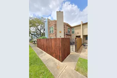 1730 Avenue C #F, El Campo, TX 77437 - Photo 2