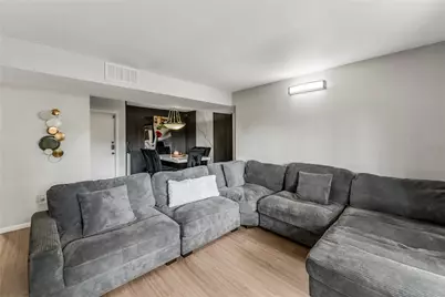 3085 Walnut Bend Lane #11, Houston, TX 77042 - Photo 6