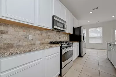 71 N Rocky Point Circle, The Woodlands, TX 77389 - Photo 18