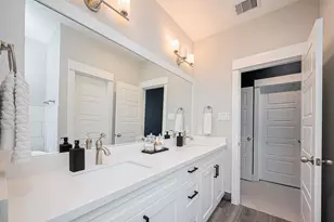 5209 Pinemont Creek Ln, Houston, TX 77018 - Photo 8