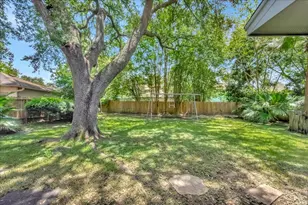 408 Pebbleshire Dr, Houston, TX 77062 - Photo 2