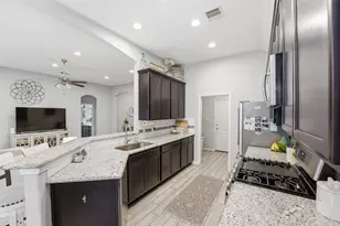22529 E Shorewood Loop, Houston, TX 77336 - Photo 8