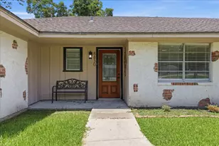 8830 Blaylock Ln, Beaumont, TX 77707 - Photo 4