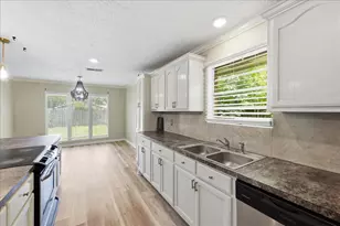 8830 Blaylock Ln, Beaumont, TX 77707 - Photo 12