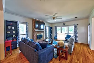 1925 E Lake Dr, Huntsville, TX 77340 - Photo 12