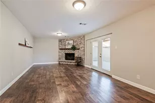 301 Mimosa Dr, Hitchcock, TX 77563 - Photo 6