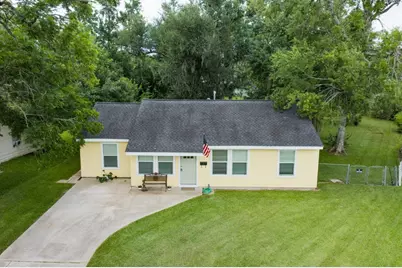 55 Elm Court, Lake Jackson, TX 77566 - Photo 2
