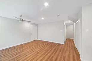 7804 Crestview Dr, Houston, TX 77028 - Photo 6