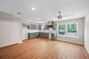 7804 Crestview Dr, Houston, TX 77028 - Photo 2