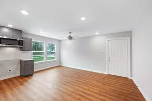 7804 Crestview Dr, Houston, TX 77028 - Photo 4