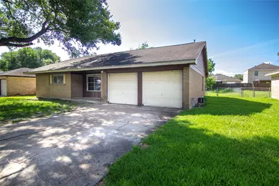 820 Midas Lane, Alvin, TX 77511 - Photo 2