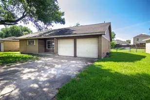 820 Midas Ln, Alvin, TX 77511 - Photo 2