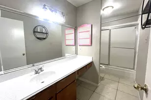 10211 Sugar Branch Dr, Houston, TX 77036 - Photo 10