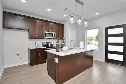 9808 Nedwald Street, Houston, TX 77029 - Photo 12