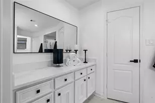 10911 Riverview Dr, Houston, TX 77042 - Photo 26