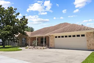 607 Sharondoah Dr, Highlands, TX 77562 - Photo 2