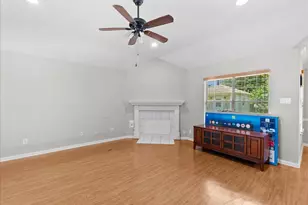 607 Sharondoah Dr, Highlands, TX 77562 - Photo 10