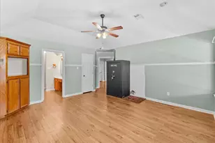 607 Sharondoah Dr, Highlands, TX 77562 - Photo 18