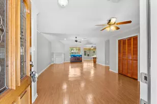 607 Sharondoah Dr, Highlands, TX 77562 - Photo 6