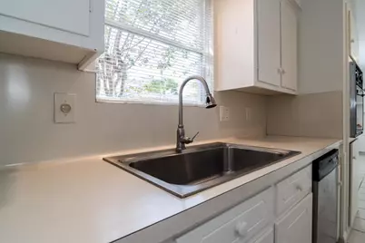 5629 Winsome Lane, Houston, TX 77057 - Photo 6