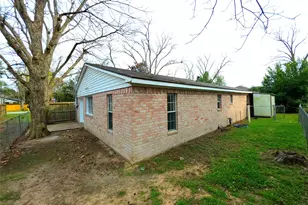 418 Texas St, Tomball, TX 77375 - Photo 1