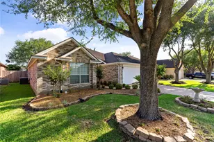 3135 Stratford Bend Dr, Sugar Land, TX 77498 - Photo 2
