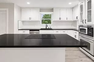 9915 Baronshire Round, Houston, TX 77070 - Photo 6