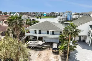 1435 Tiki Dr, Tiki Island, TX 77554 - Photo 2