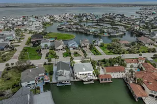 1435 Tiki Dr, Tiki Island, TX 77554 - Photo 10