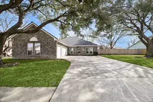 806 Charles Pl, Baytown, TX 77521 - Photo 1