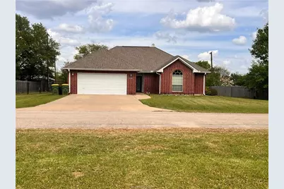 104 Frost Creek Avenue, Groesbeck, TX 76642 - Photo 1
