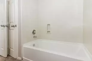 4906 N Cancun Dr, Houston, TX 77045 - Photo 12