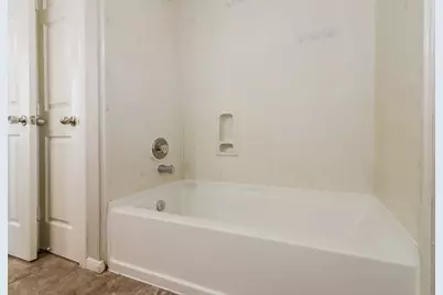 4906 N Cancun Drive, Houston, TX 77045 - Photo 16