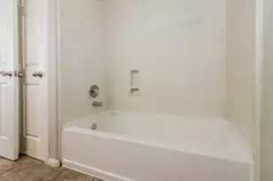 4906 N Cancun Dr, Houston, TX 77045 - Photo 16