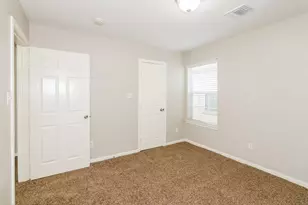 4906 N Cancun Dr, Houston, TX 77045 - Photo 14