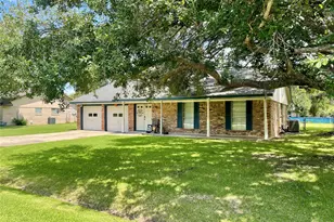 63 Ivy Ct, Jones Creek, TX 77541 - Photo 1