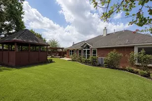 15418 Park Glen Dr, Sugar Land, TX 77498 - Photo 18