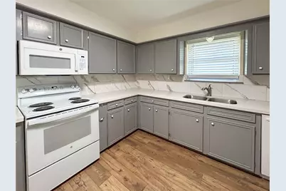 6132 Fox Ridge Drive, Angleton, TX 77515 - Photo 14