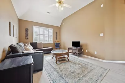 11215 Royce Palms Drive, Houston, TX 77042 - Photo 12