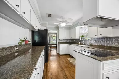 7802 Bellerive Drive, Houston, TX 77036 - Photo 10