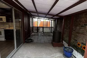 8807 Belle Glen Dr, Houston, TX 77099 - Photo 2