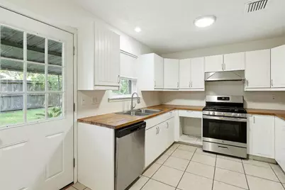 15222 E Hutchinson Circle, Houston, TX 77071 - Photo 6