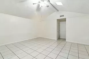 15222 E Hutchinson Cir, Houston, TX 77071 - Photo 4