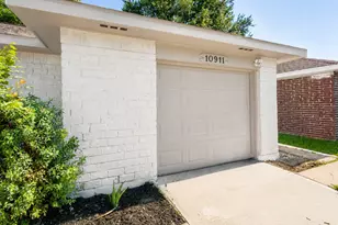 10911 Corona Ln, Houston, TX 77072 - Photo 6